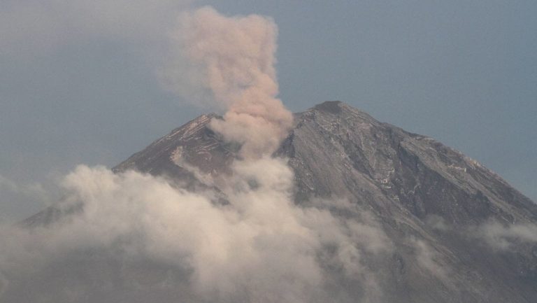 antarafoto-aktivitas-vulkanik-gunung-semeru-051222-abs-4_ratio-16x9